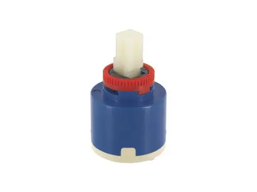 JADO Kartusche in blauer und roter Farbgebung, geeignet für den Einsatz in Ideal Standard Armaturen, mit hervorstehendem weißen Teil oben.
